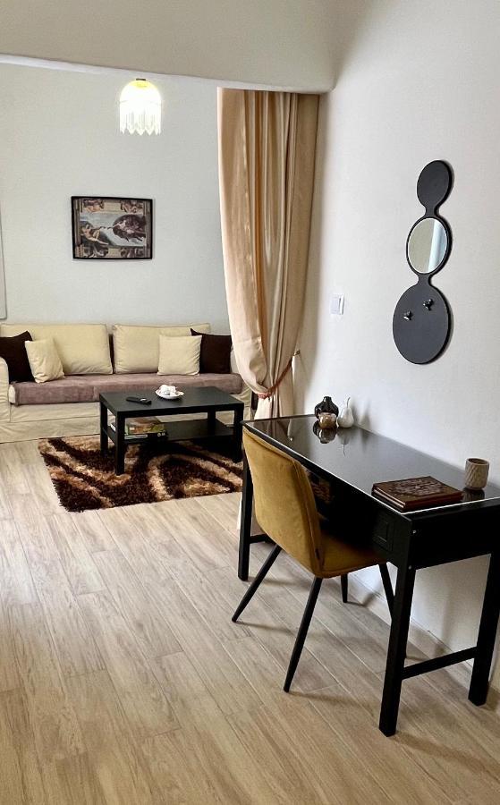 דירות אתונה Cozy House With Backyard At Iraklio Attikis מראה חיצוני תמונה